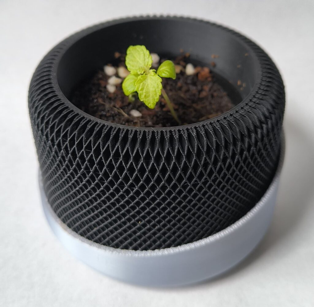 3Dプリンターで作成した植木鉢
