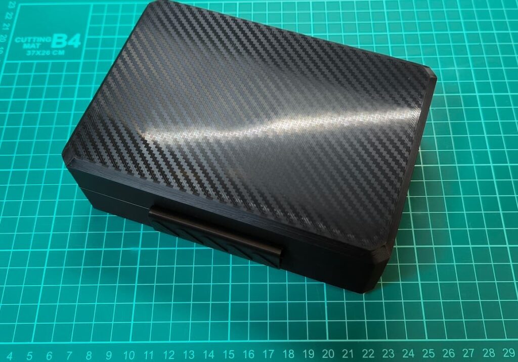 アクションカメラ用の専用ケース（閉じた状態）